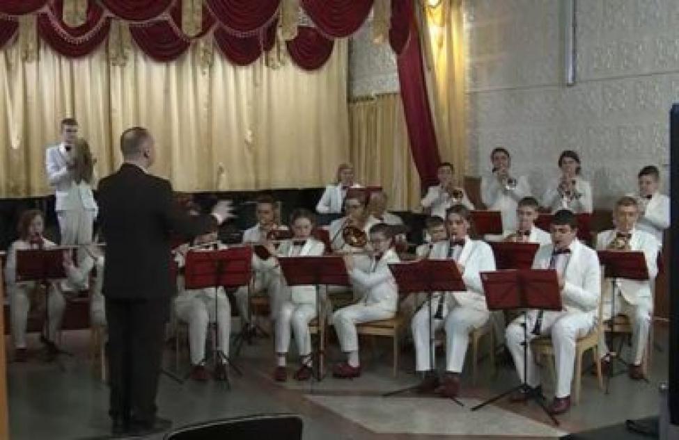 Детский духовой оркестр «Бис Band» из Карасукского района сыграл для Президента России Владимира Путина