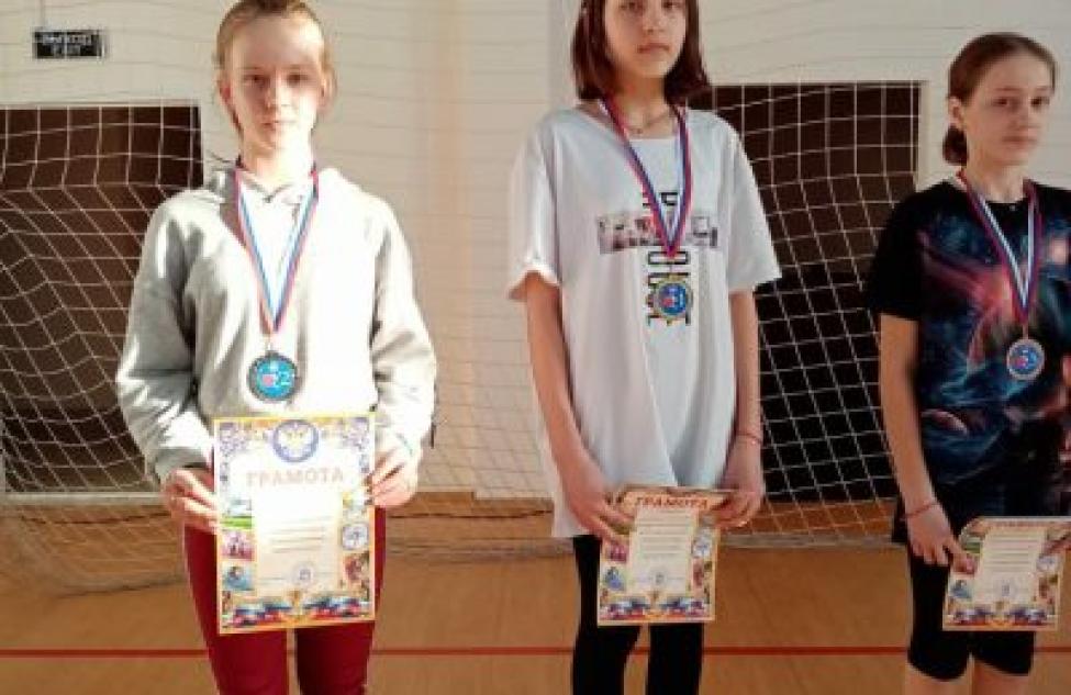 Здвинские теннисистки завоевали серебро в турнире в Венгерове