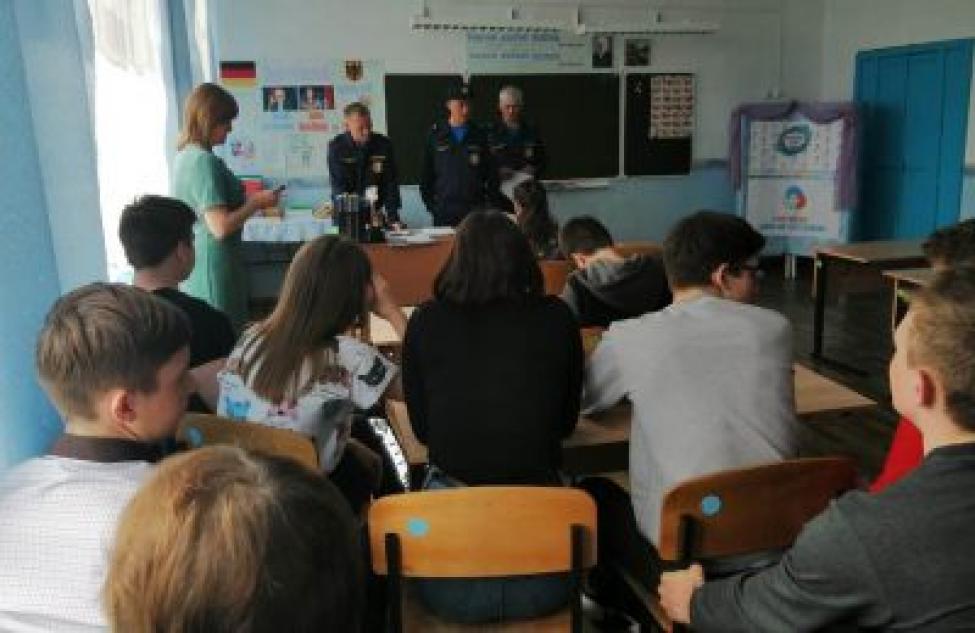 Встреча с командиром пожарного поста прошла в школе села Петраки