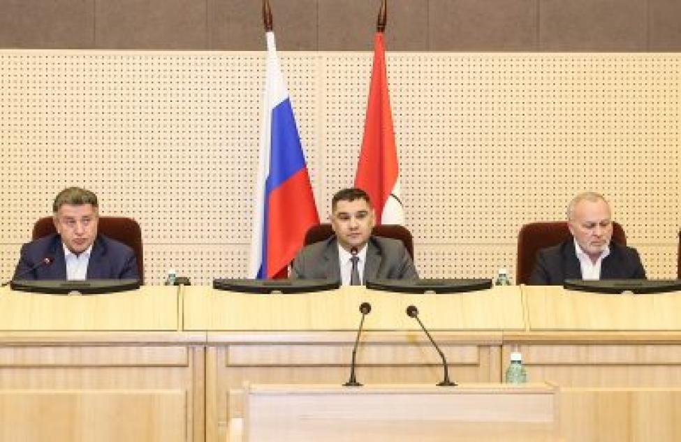 Исполнение бюджета за прошлый год обсуждали депутаты Заксобрания