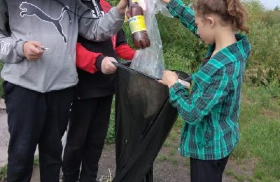 Пластик, бумагу и целлофан собрали дети на улицах Нижнего Чулыма