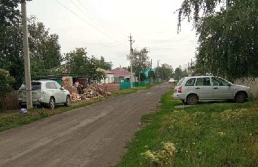 Небезопасный маневр водителя в Здвинске привел к повреждениям автомобиля