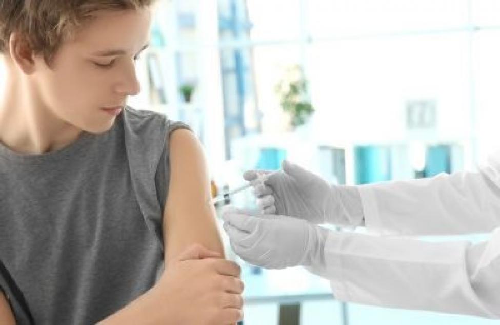 О сроках начала вакцинации детей от COVID-19 рассказал вирусолог Нетесов