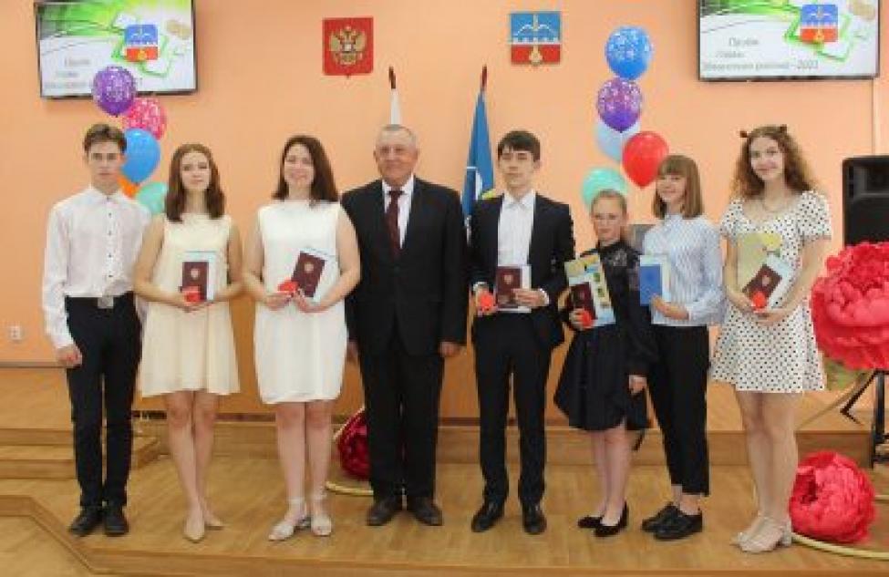 Пять выпускников Здвинского района получили медаль за особые успехи в обучении