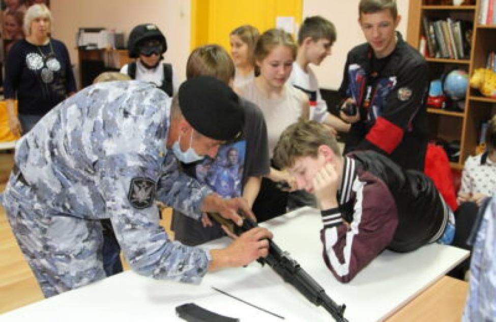 Новосибирские приставы приняли участие в благотворительной акции «Собери ребенка в школу»