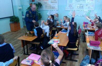Спасатели Новосибирской области проводят уроки безопасности в школах региона