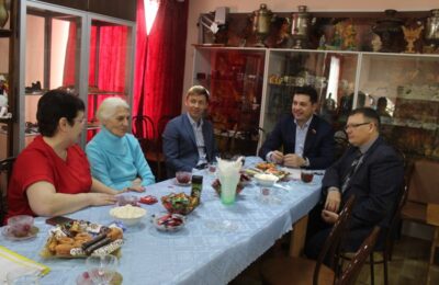 Депутат Дмитрий Франчук встретился с родственниками здвинских ветеранов Великой Отечественной войны