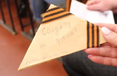 Здвинские волонтеры написали письма со словами поддержки российским солдатам