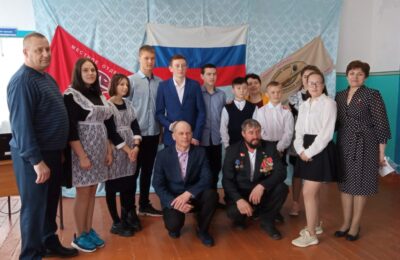 Здвинские ветераны приняли в ряды юнармии петраковских школьников