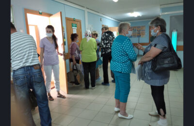 Медики консультируют и вакцинируют жителей отдалённых микрорайонов Новосибирска
