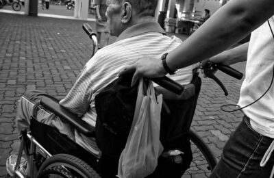 В Здвинском районе шесть сиделок ухаживают за пожилыми и инвалидами