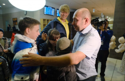 Андрей Травников пообещал позаботиться о детях-сиротах из Луганщины