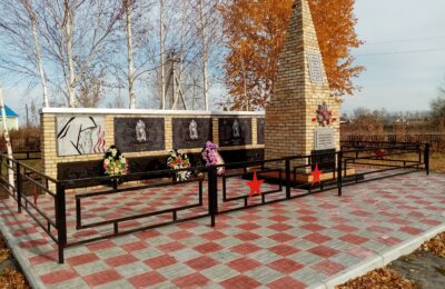 Благодаря инициативному бюджетированию в Верх-Каргате отремонтировали памятник воинам, павшим в годы Великой Отечественной войны