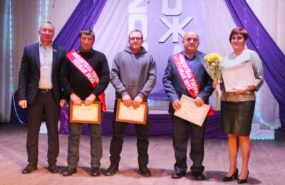 Депутат Законодательного собрания Новосибирской области наградил работников сельского хозяйства Здвинского района