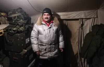 «Не переживайте, у нас все нормально» — репортаж из палатки мобилизованных на полигоне под Новосибирском