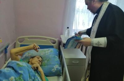 Священник из Здвинска побывал у престарелых и инвалидов