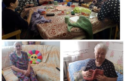 Теплые подарки приготовили односельчанам петраковские рукодельницы