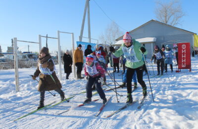 Дружным стартом жители Здвинска вышли на «Лыжню России»