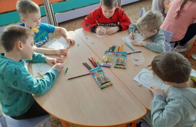 Подарок ко Дню Защитника Отечества: воспитанники детского сада из Здвинска нарисовали своих пап