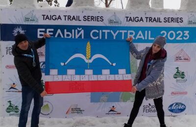 В забеге по замерзшим просторам Обского моря участвовали Максим Толмачев и Ольга Аксенова