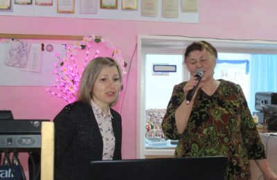 Маме и 300-летию родного села подарит песню Антонида Черненко