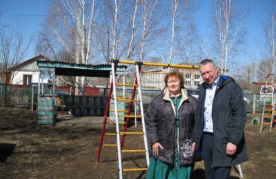 Депутат Заксобрания Виталий Новоселов пообещал помочь детям с установкой летней веранды