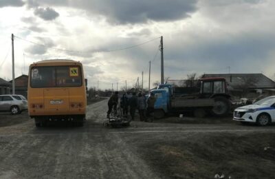 Мопед столкнулся с автобусом в Здвинском районе