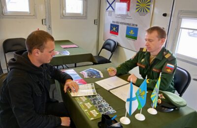 Житель Здвинского района Константин Караваев одним из первых пришел на мобильный пункт отбора на контрактную службу