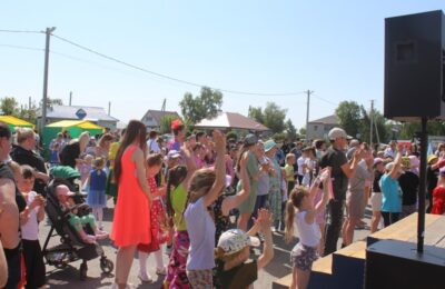 Самый веселый праздник состоялся на площади в Здвинске у РДК 1 июня.
