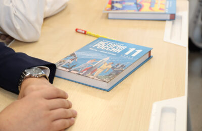 Новый учебник по истории выдали каждому ученику одиннадцатого класса в школах Здвинского района