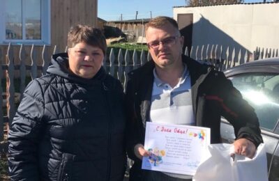 Депутат Заксобрания поздравил отцов Здвинского района