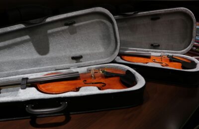 Монах из Донбасса сделал скрипки для Новосибирской филармонии