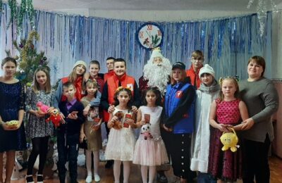 ДОБРОвольцы Здвинской школы №1 вручили подарки детям реабилитационного центра