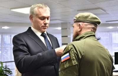 Губернатор Новосибирской области вручил государственные награды бойцам СВО