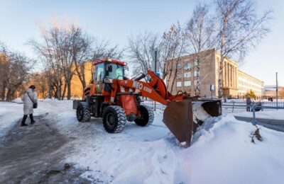 Более 1000 единиц техники вышли на дороги Новосибирской области в снегопад