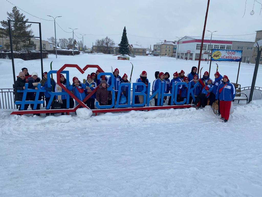 поцелуи в кровати. стонать имя. удовольствие для мужчины. мужчина и женщина занимаются. стонать имя.