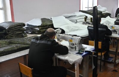 Почти 5000 спальных мешков и 3000 маскхалатов изготовили для СВО в ГУФСИН