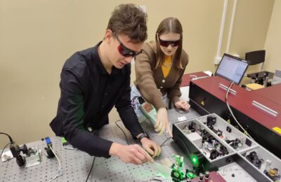 Новосибирские ученые показали уникальный прототип многофотонного микроскопа