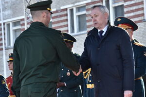 Губернатор поздравил выпускников Новосибирского военного института