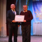 Четыре десятилетия трудится на полях механизатор из Верх-Урюма