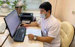 Робот Николай в мессенджере МАХ упрощает запись к врачу в Новосибирске