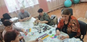 В Здвинском районе прошло занятие для пожилых с головоломками и нейротренажерами