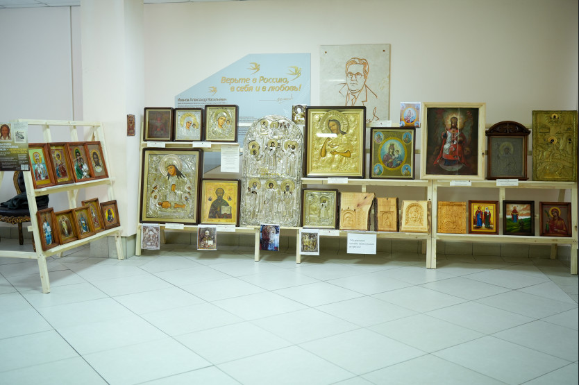 Новосибирская выставка представляет уникальные иконы из Луганска