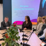 В Новосибирске представители власти проводят важные уроки для школьников