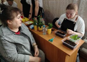 В Здвинском лицее прошла ярмарка цветущей рассады и весёлых забав