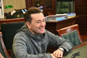 В Новосибирске Сергей Безруков представил возможности детского фестиваля