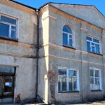 Депутат Заксобрания помог в Здвинском районе решить вопрос заброшенного здания