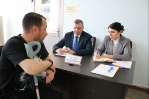 Участники СВО и их семьи в регионе получили помощь на консультации