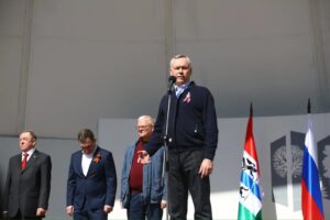Губернатор Травников поздравил новосибирцев с Первомаем