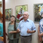 «Истории, рассказанные кистью»: в Здвинском музее открылась юбилейная выставка Владимира Котлярова